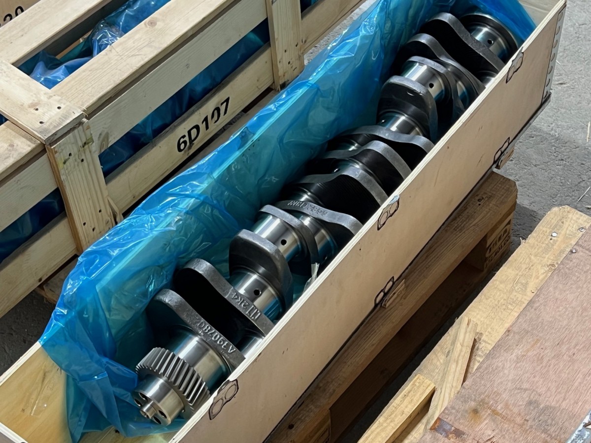 6735-01-1310 Вал коленчатый 3929037, 3908032, 3907804  KOMATSU 6735-01-1310 Вал коленчатый 3929037, 3908032, 3907804  KOMATSU