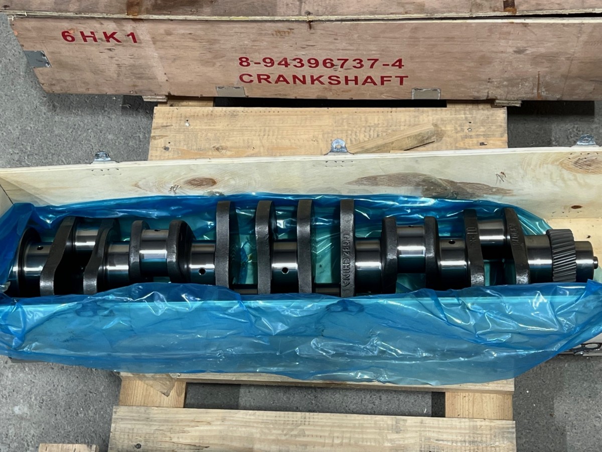 6735-01-1310 Вал коленчатый 3929037, 3908032, 3907804  KOMATSU 6735-01-1310 Вал коленчатый 3929037, 3908032, 3907804  KOMATSU