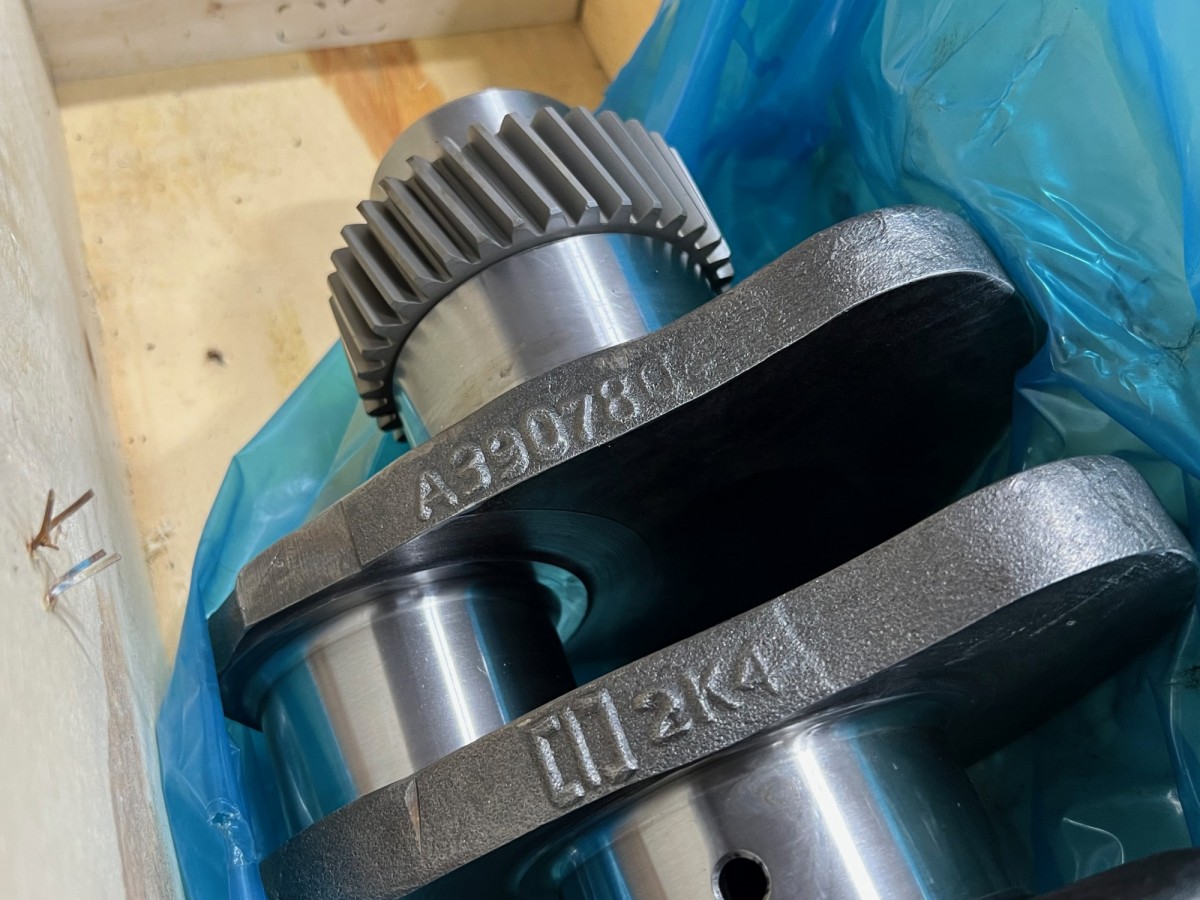 6735-01-1310 Вал коленчатый 3929037, 3908032, 3907804  KOMATSU 6735-01-1310 Вал коленчатый 3929037, 3908032, 3907804  KOMATSU