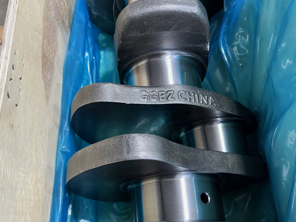 6735-01-1310 Вал коленчатый 3929037, 3908032, 3907804  KOMATSU 6735-01-1310 Вал коленчатый 3929037, 3908032, 3907804  KOMATSU