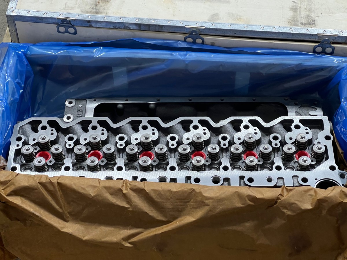 6754-11-1101 Головка блока цилиндров в сборе с клапанами 6754-11-1211  KOMATSU 6754-11-1101 Головка блока цилиндров в сборе с клапанами 6754-11-1211  KOMATSU