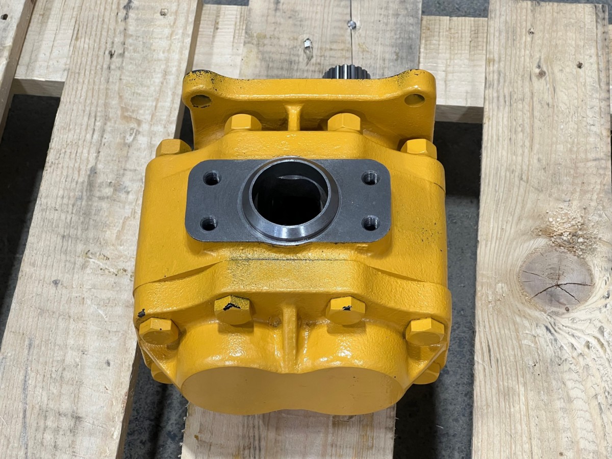 07442-71102 Насос рулевого управления  KOMATSU 07442-71102 Насос рулевого управления  KOMATSU