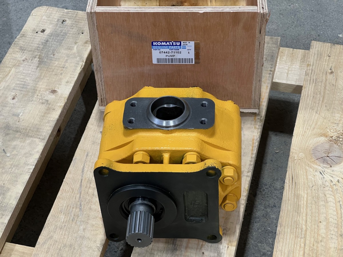 07442-71102 Насос рулевого управления  KOMATSU 07442-71102 Насос рулевого управления  KOMATSU