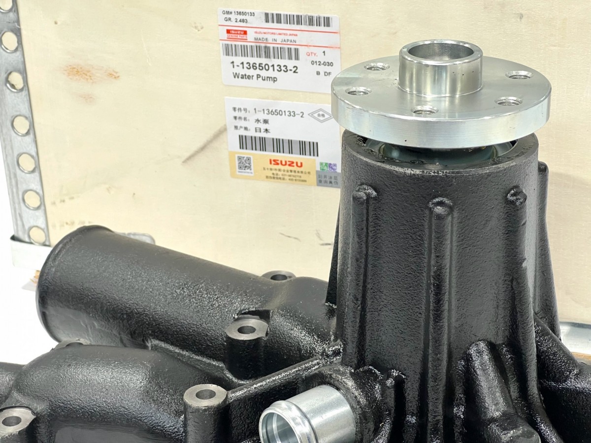 1136501332 Насос водяной 8982297990, 1136501331, 1136501333, 1136501330, 1136501334 ORIGINAL ISUZU 1136501332 Насос водяной 8982297990, 1136501331, 1136501333, 1136501330, 1136501334 ORIGINAL ISUZU
