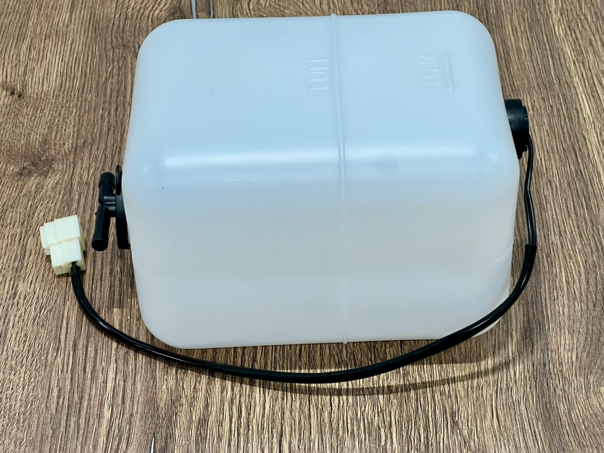 4130139 Расширительный бак HITACHI 4130139 Расширительный бак HITACHI