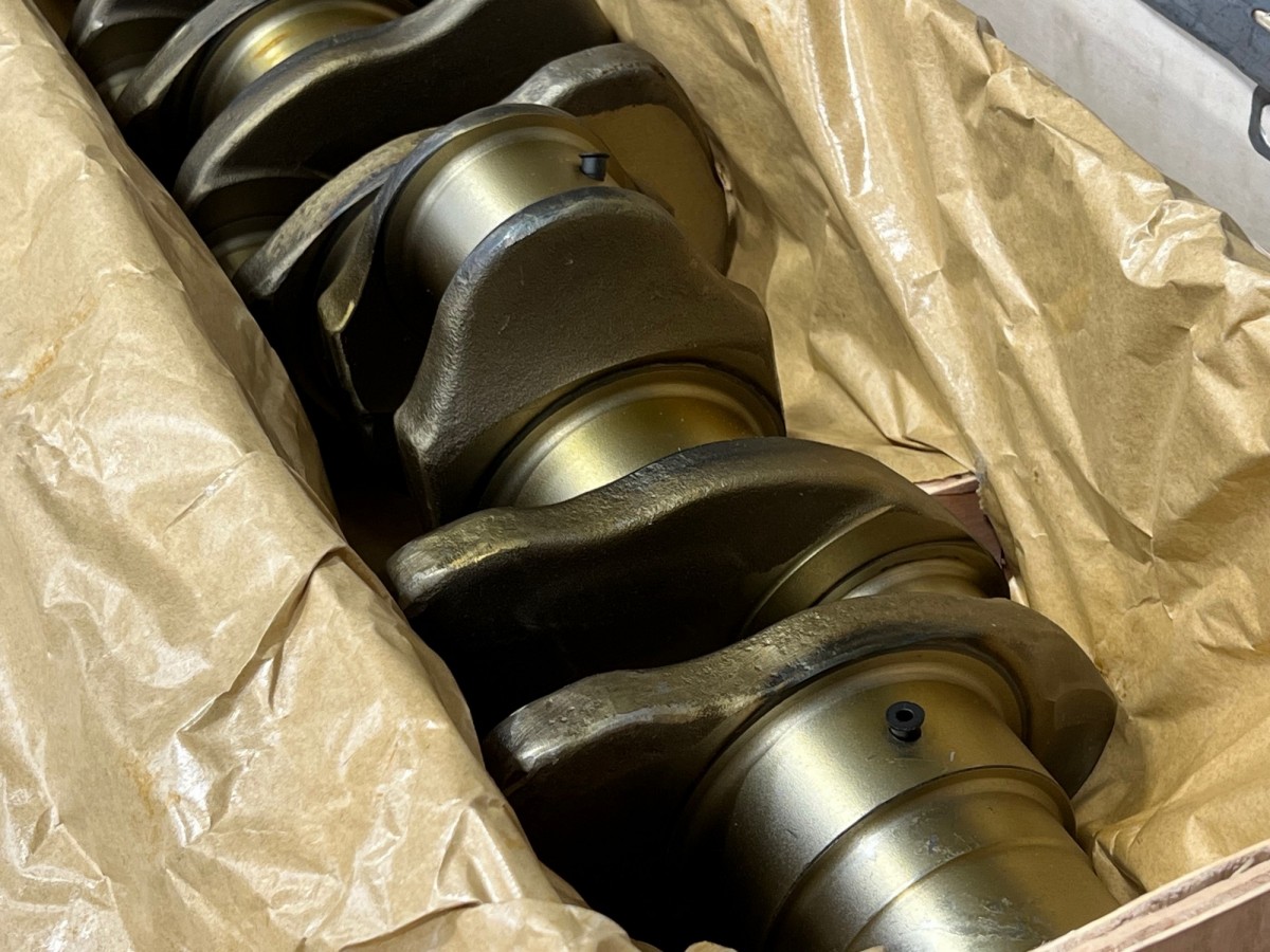 6151-35-1010 Вал коленчатый 6252-31-1010, 6151-31-1110, 6150-31-1010 KOMATSU 6151-35-1010 Вал коленчатый 6252-31-1010, 6151-31-1110, 6150-31-1010 KOMATSU