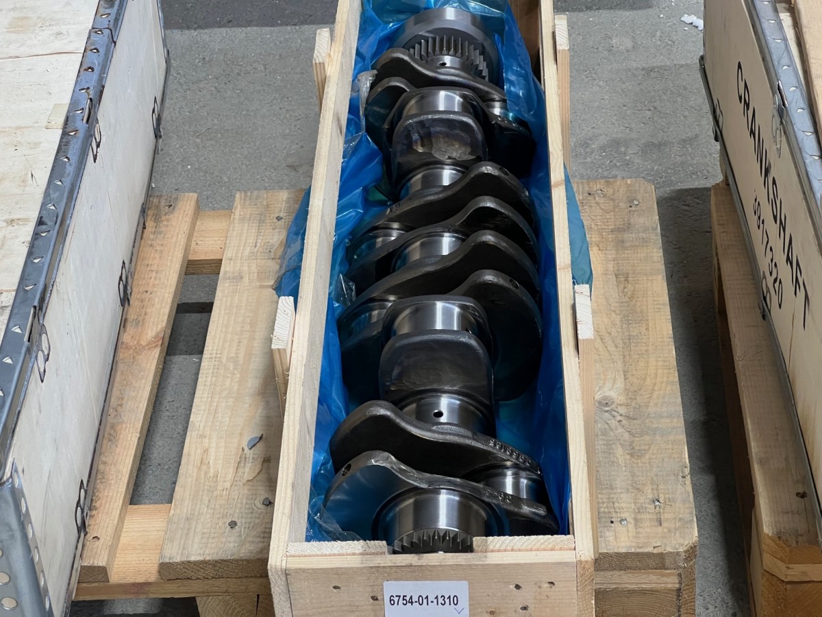 6754-01-1310 Вал коленчатый 6754-32-1330 KOMATSU 6754-01-1310 Вал коленчатый 6754-32-1330 KOMATSU