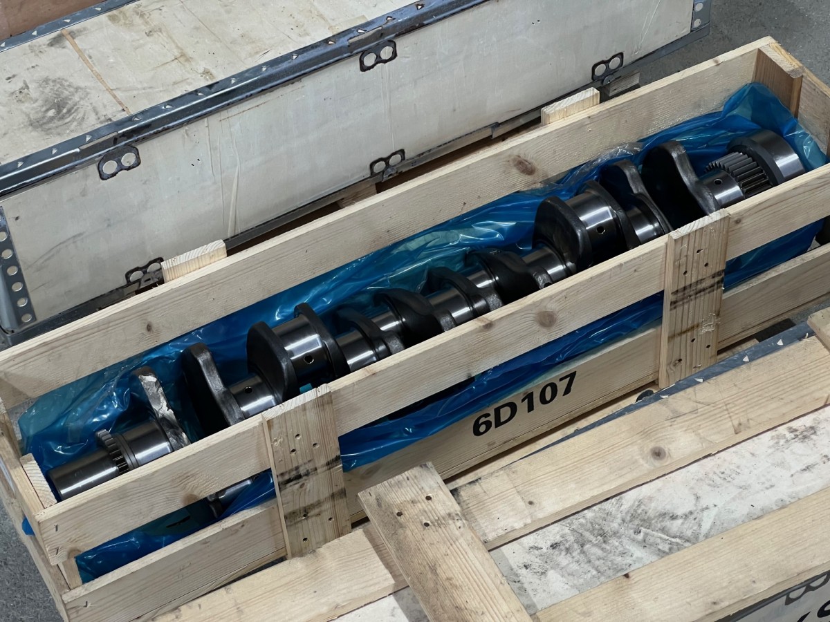 6754-01-1310 Вал коленчатый 6754-32-1330 KOMATSU 6754-01-1310 Вал коленчатый 6754-32-1330 KOMATSU