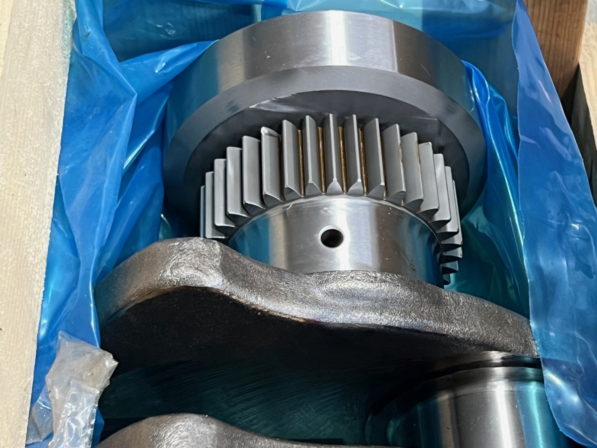 6754-01-1310 Вал коленчатый 6754-32-1330 KOMATSU 6754-01-1310 Вал коленчатый 6754-32-1330 KOMATSU