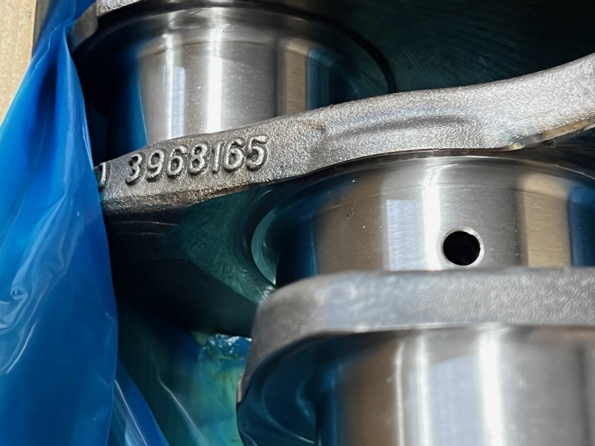 6754-01-1310 Вал коленчатый 6754-32-1330 KOMATSU 6754-01-1310 Вал коленчатый 6754-32-1330 KOMATSU