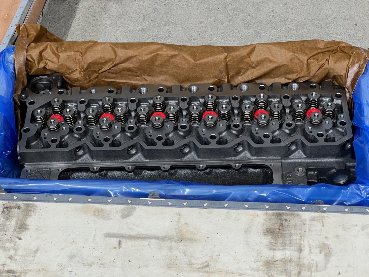 6754-11-1101 Головка блока цилиндров в сборе с клапанами 6754-11-1211 KOMATSU 6754-11-1101 Головка блока цилиндров в сборе с клапанами 6754-11-1211 KOMATSU