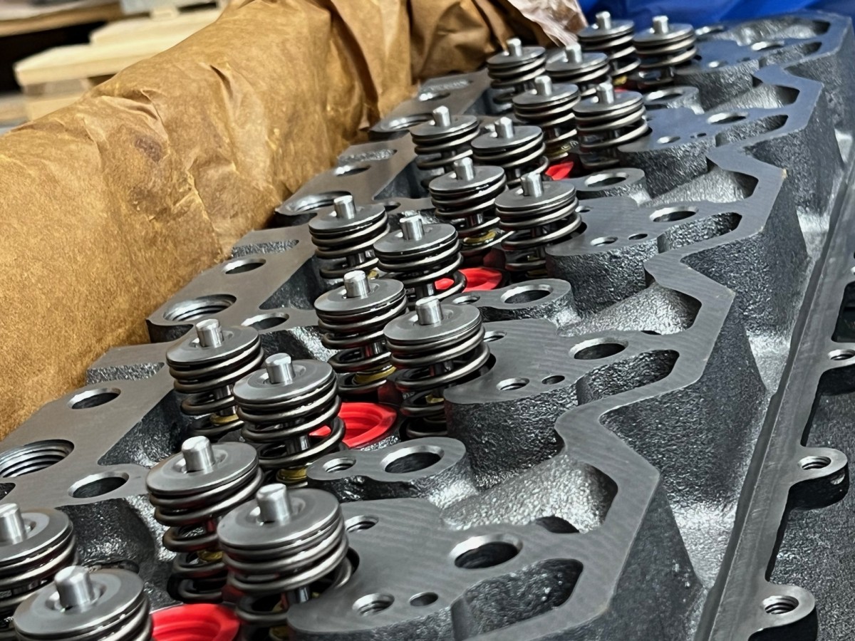 6754-11-1101 Головка блока цилиндров в сборе с клапанами 6754-11-1211 KOMATSU 6754-11-1101 Головка блока цилиндров в сборе с клапанами 6754-11-1211 KOMATSU