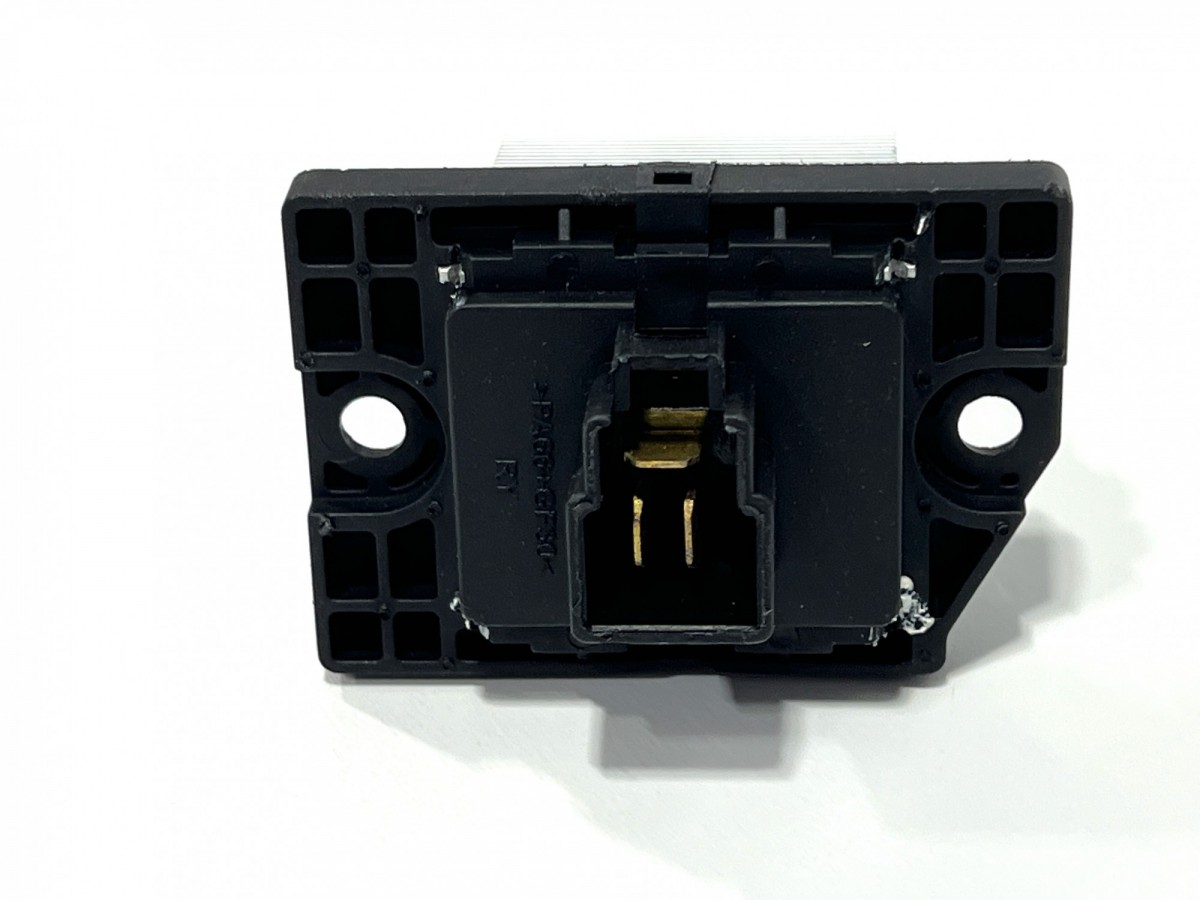 11Q6-90530 Транзистор печки HYUNDAI 11Q6-90530 Транзистор печки HYUNDAI