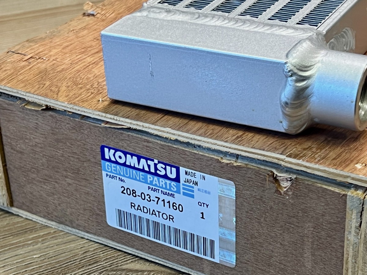 208-03-71160 Радиатор водяной 208-03-71161 KOMATSU 208-03-71160 Радиатор водяной 208-03-71161 KOMATSU