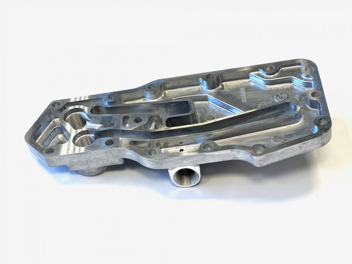 3923332 Крышка маслоохладителя 3284170, 5273377 CUMMINS 3923332 Крышка маслоохладителя 3284170, 5273377 CUMMINS