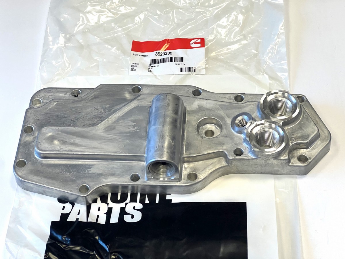 3923332 Крышка маслоохладителя 3284170, 5273377 CUMMINS 3923332 Крышка маслоохладителя 3284170, 5273377 CUMMINS