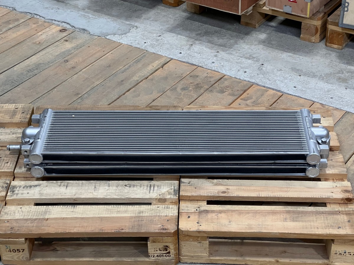 20Y-03-41121 Радиатор масляный KOMATSU 20Y-03-41121 Радиатор масляный KOMATSU