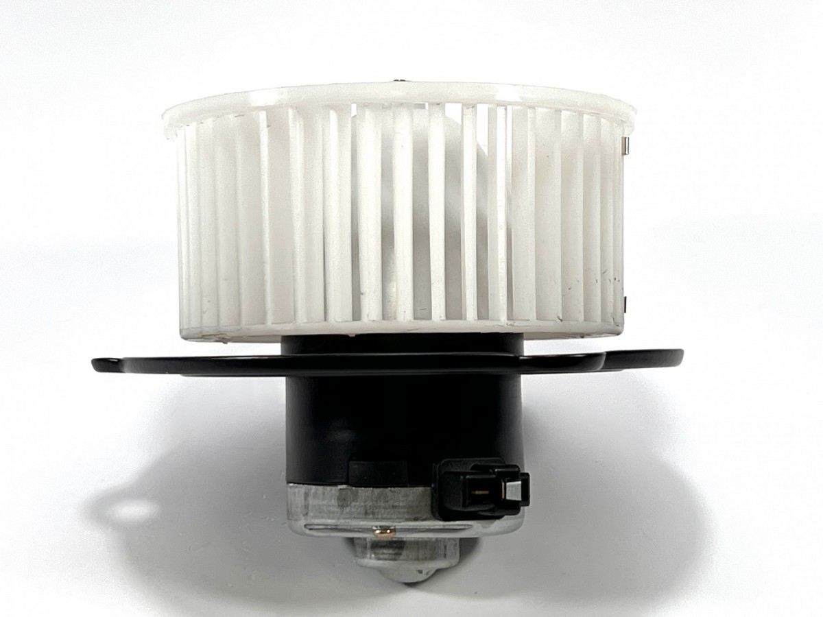 195-911-4660 Мотор отопителя ND162500-22500 KOMATSU 195-911-4660 Мотор отопителя ND162500-22500 KOMATSU