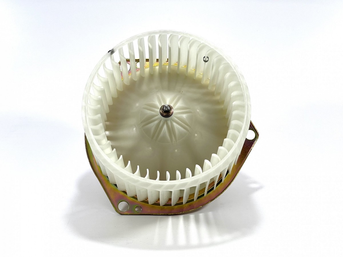 4469040 Мотор отопителя HITACHI 4469040 Мотор отопителя HITACHI