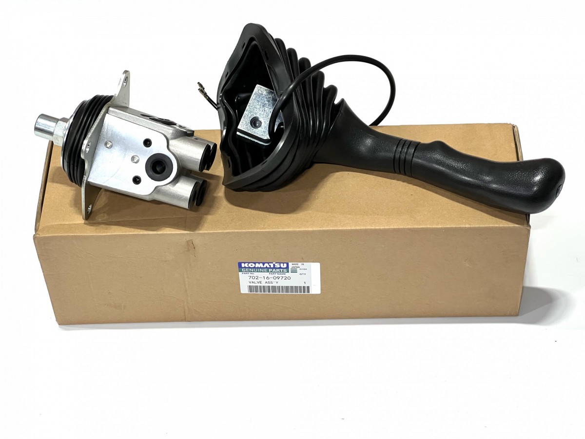 702-16-09720 Джойстик в сборе с рукояткой левый KOMATSU 702-16-09720 Джойстик в сборе с рукояткой левый KOMATSU