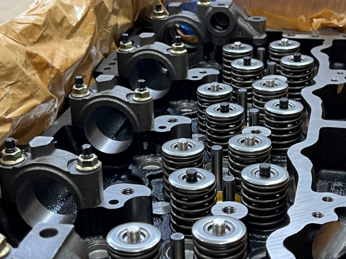 8981706170 Головка блока цилиндров в сборе с клапанами 8980083638, 8981706171 ISUZU 8981706170 Головка блока цилиндров в сборе с клапанами 8980083638, 8981706171 ISUZU