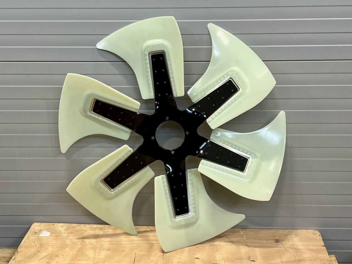 1136603710 Крыльчатка вентилятора 4640773, 263J2-10601 ISUZU 1136603710 Крыльчатка вентилятора 4640773, 263J2-10601 ISUZU