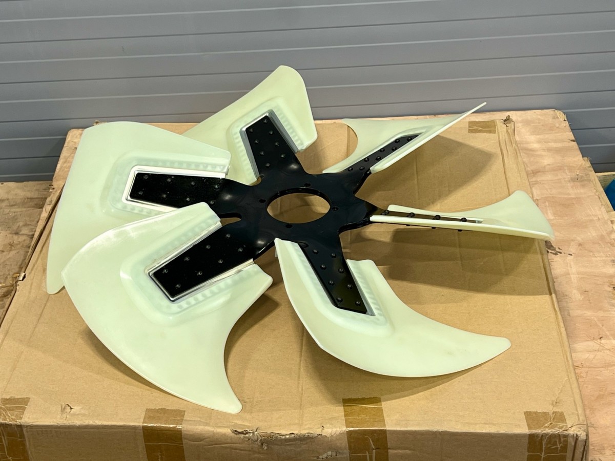 1136603710 Крыльчатка вентилятора 4640773, 263J2-10601 ISUZU 1136603710 Крыльчатка вентилятора 4640773, 263J2-10601 ISUZU