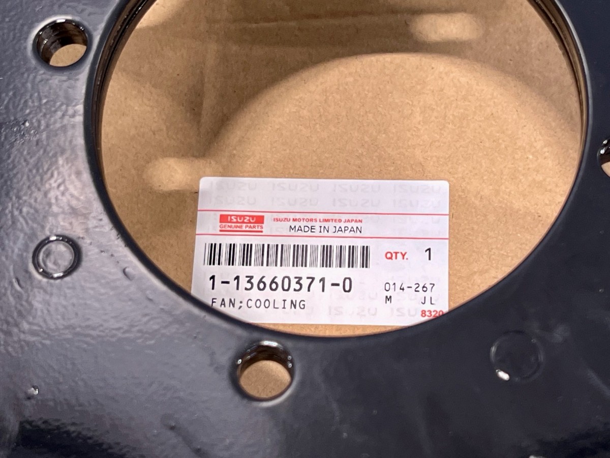 1136603710 Крыльчатка вентилятора 4640773, 263J2-10601 ISUZU 1136603710 Крыльчатка вентилятора 4640773, 263J2-10601 ISUZU