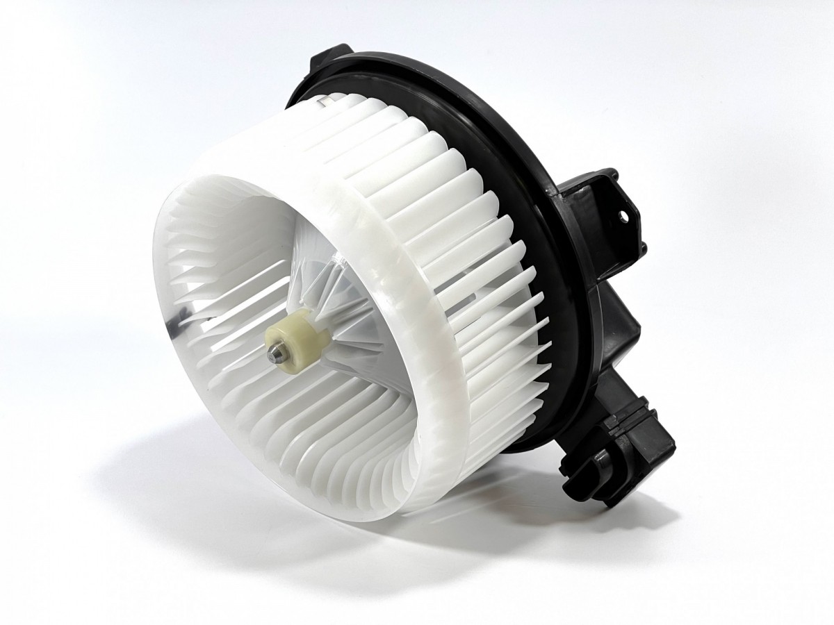 XB00001057 Мотор отопителя HITACHI XB00001057 Мотор отопителя HITACHI