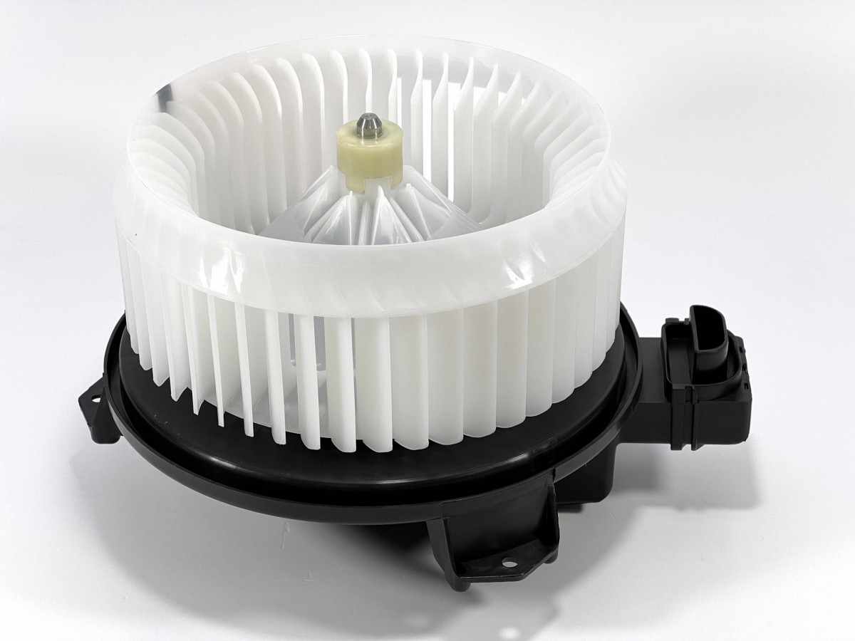 XB00001057 Мотор отопителя HITACHI XB00001057 Мотор отопителя HITACHI