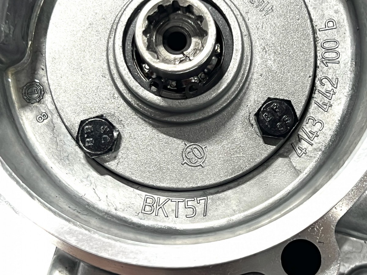 ZGAQ-02404 Насос масляный КПП BKT 4143.142.025, 4143142025 HYUNDAI ZGAQ-02404 Насос масляный КПП BKT 4143.142.025, 4143142025 HYUNDAI