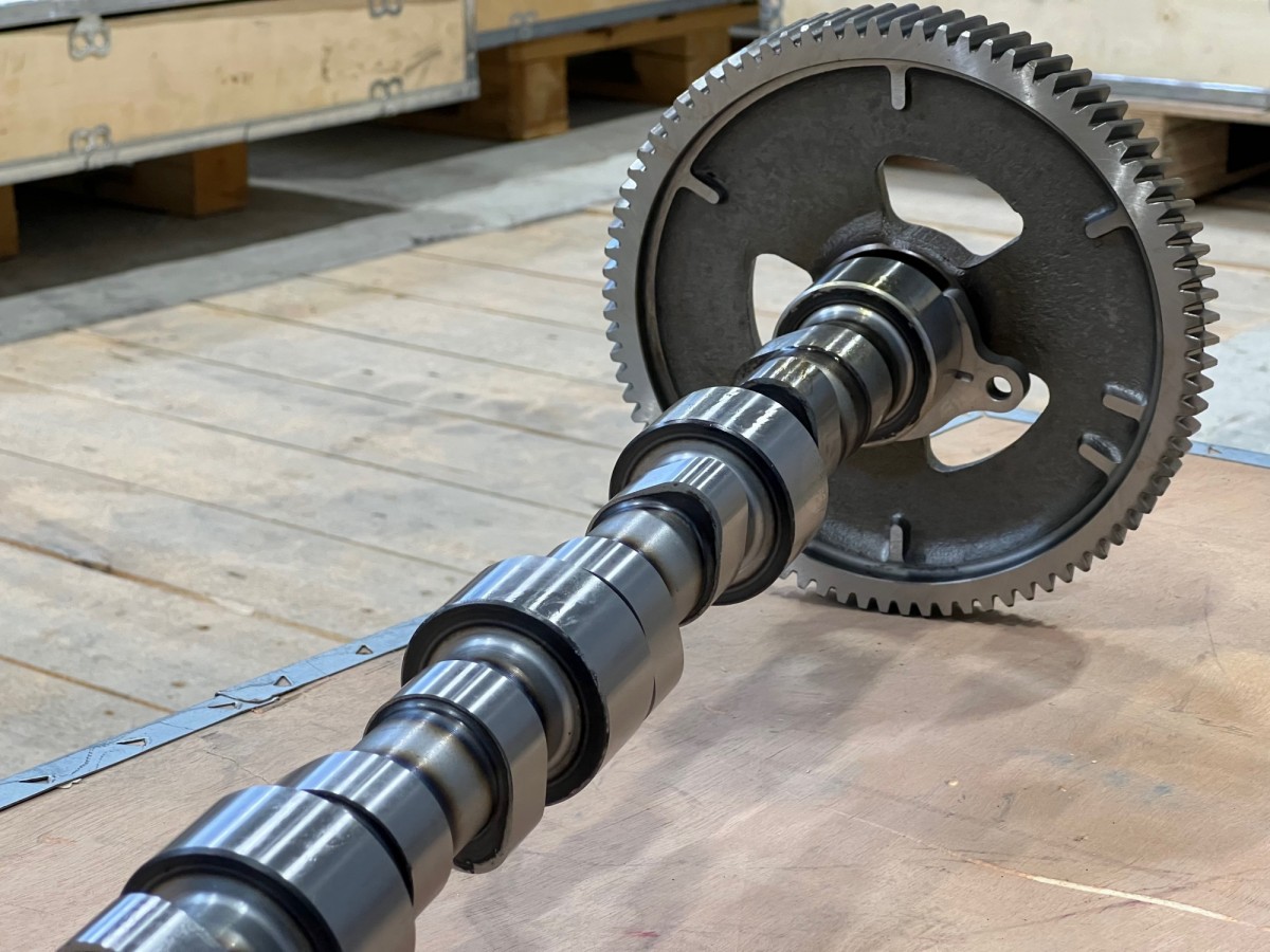 6745-41-1110 Вал распределительный с шестерней KOMATSU 6745-41-1110 Вал распределительный с шестерней KOMATSU