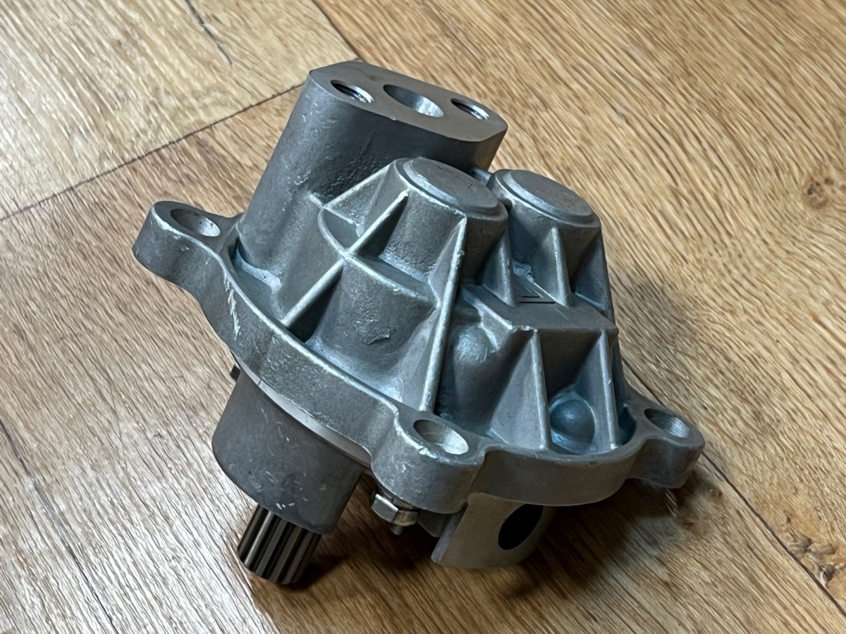 175-13-23500 Насос откачивающий ГТР 16Y-11-40000 KOMATSU 175-13-23500 Насос откачивающий ГТР 16Y-11-40000 KOMATSU