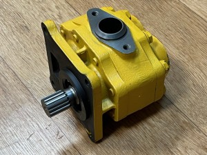 07436-72202 Насос рулевого управления  KOMATSU