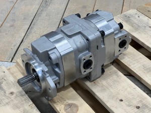 705-51-20370 Насос трансмиссии  KOMATSU
