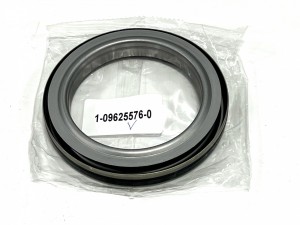 1096255760 Сальник привода ТНВД  ISUZU