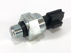 4436535 Датчик давления  HITACHI