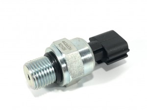 4436536 Датчик давления  HITACHI