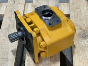 07442-71102 Насос рулевого управления  KOMATSU