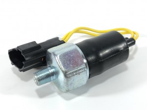 4467564 Датчик давления масла аварийный 1824101890, 4454117  HITACHI