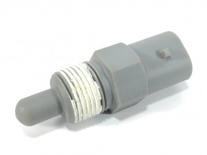 4651943 Датчик температуры 8121468300  HITACHI