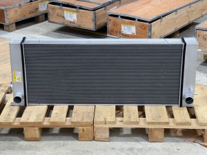 4649913 Радиатор водяной  HITACHI