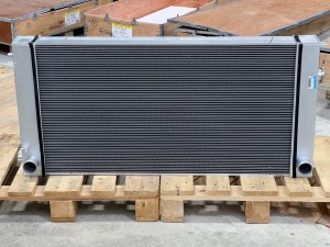 4655008 Радиатор водяной  HITACHI