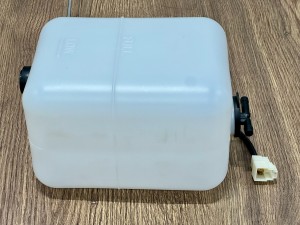 4130139 Расширительный бак  HITACHI